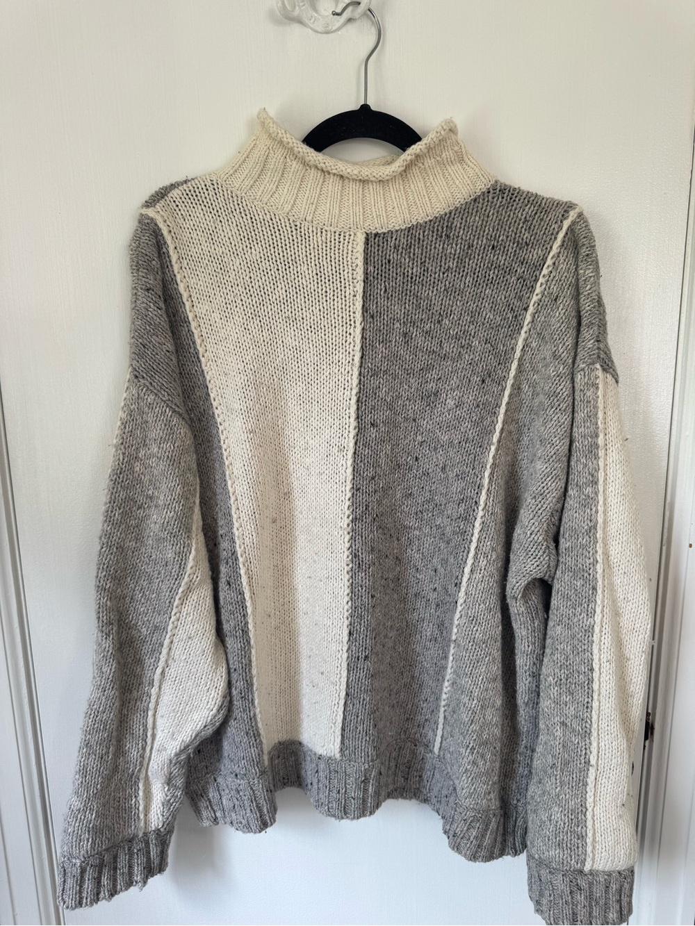90’s Vintage Two-Tone Gray & Cream Women's Sweater